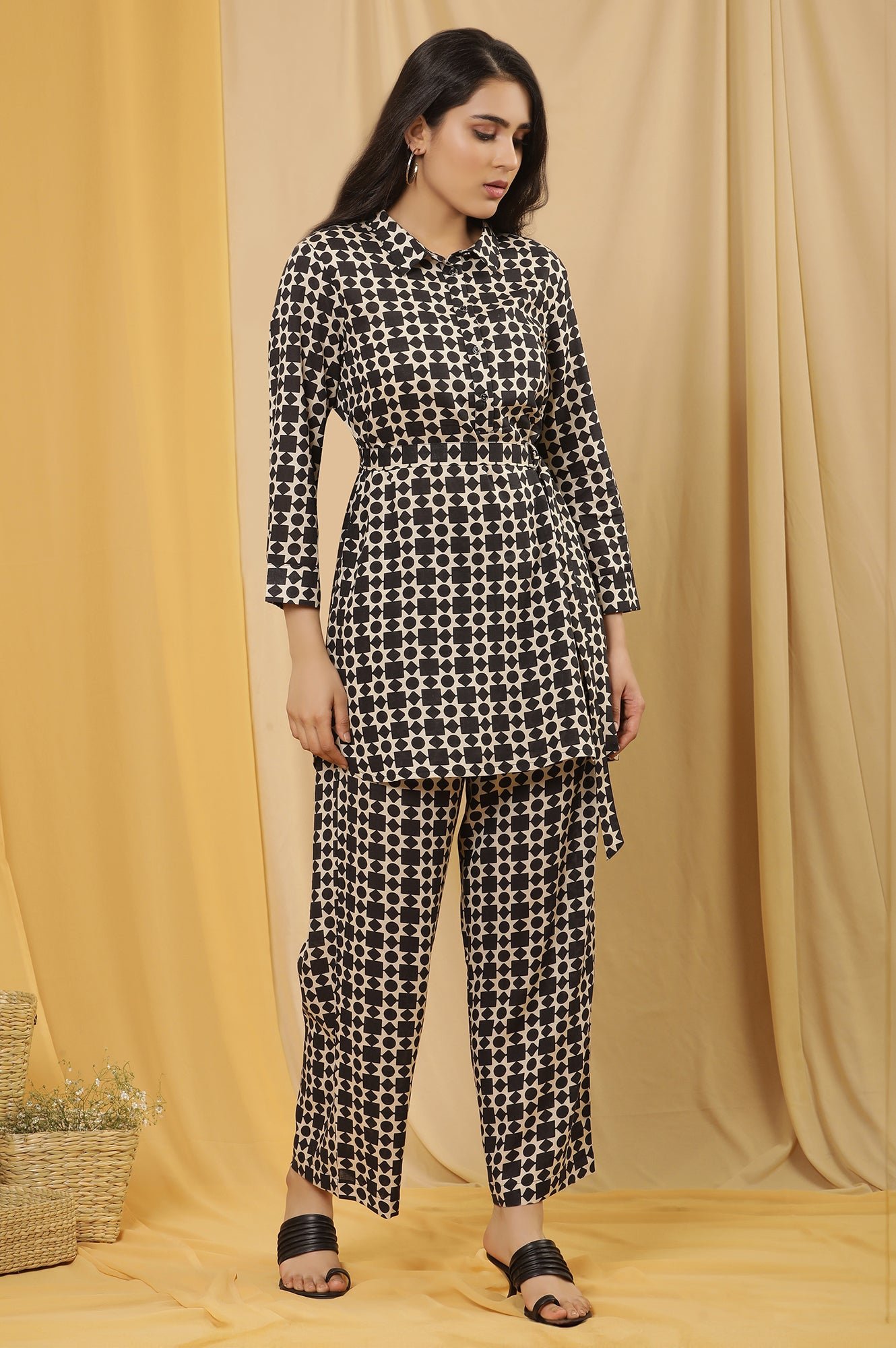 White And Black Geometric Printed Top And Trouser Set - Image 1